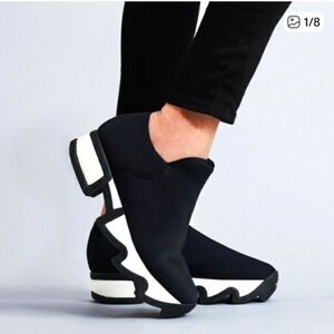 NEW iRi Sneaker Neoprene Black Outline